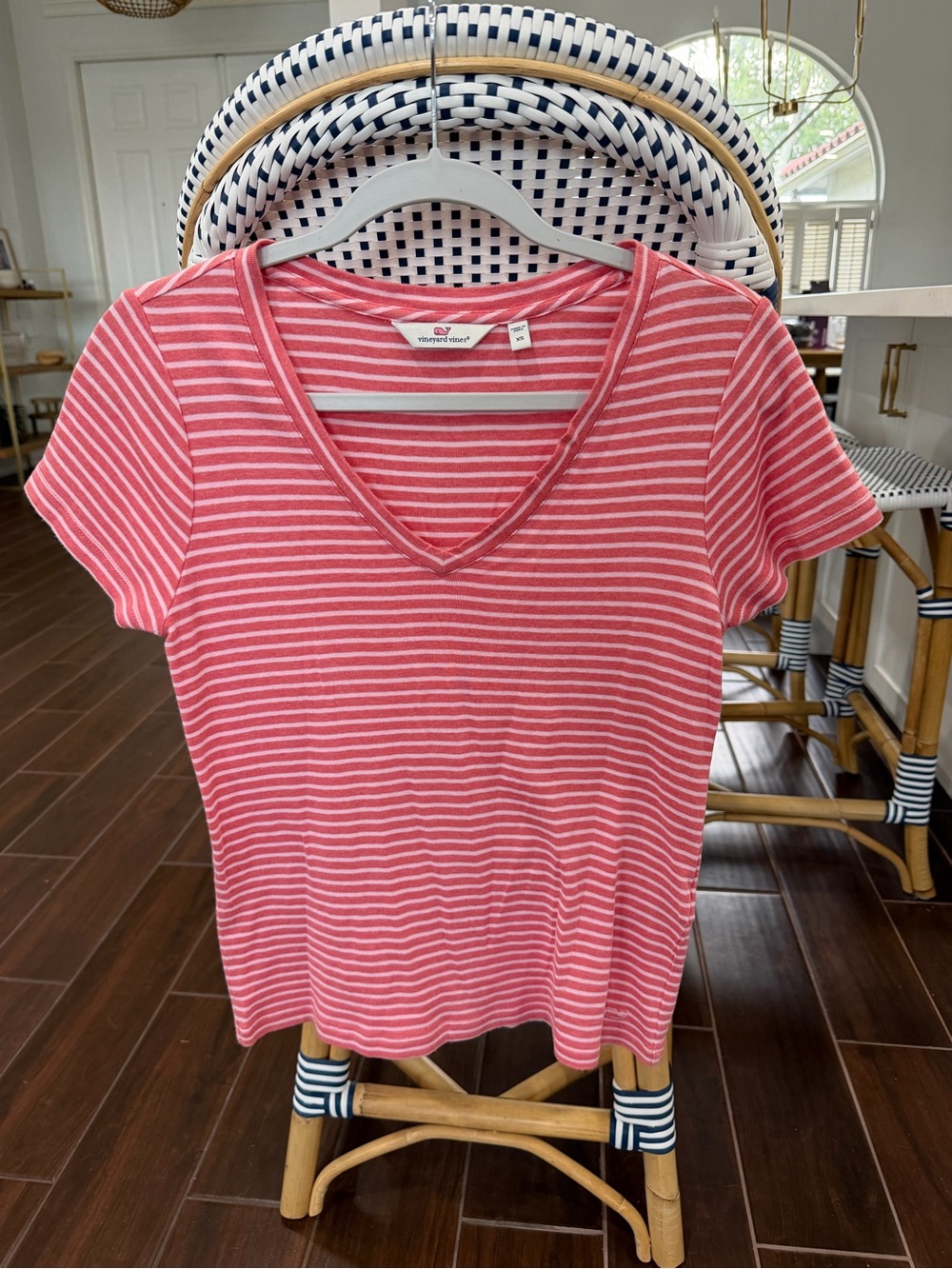 Vineyard Vines Red & Light Pink Striped V-Neck Short Sleeve Tee Women's Size XS